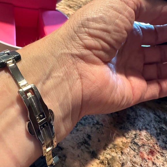 Women’s Watch - Picture 4 of 5